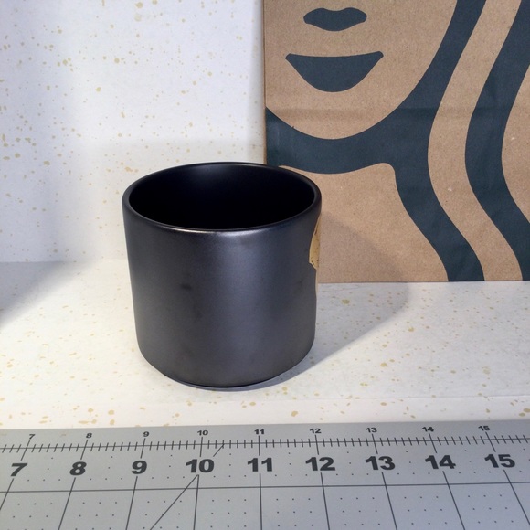 2016 Starbucks Kenya Black Coffee
Mug Cup With Gold Elephant 14 fl oz
EUC - Picture 6 of 8